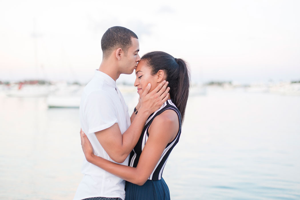 A-Cambridge-Beaches-Navy-and-Yellow-Engagement-Session-by-Sarah-E-Photography_002